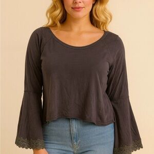 267. NWOT! POL Gray Bohemian Crop W/Flowy Bell Sleeves & Lace Detail Oversized S